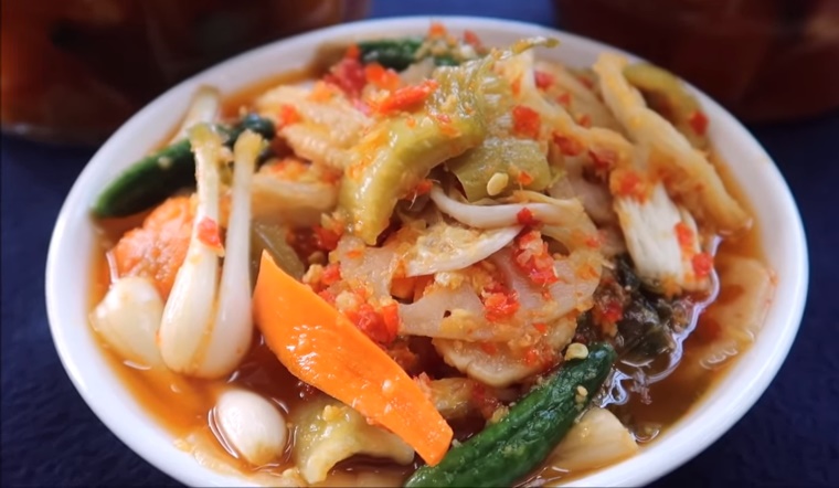 Cách làm kim chi Việt Nam chua ngọt giòn ngon từ củ sen