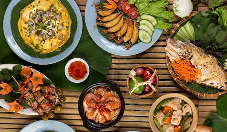 Vô vàn món ngon đậm đà hương vị quê nhà với 15 nhà hàng Việt Nam quận