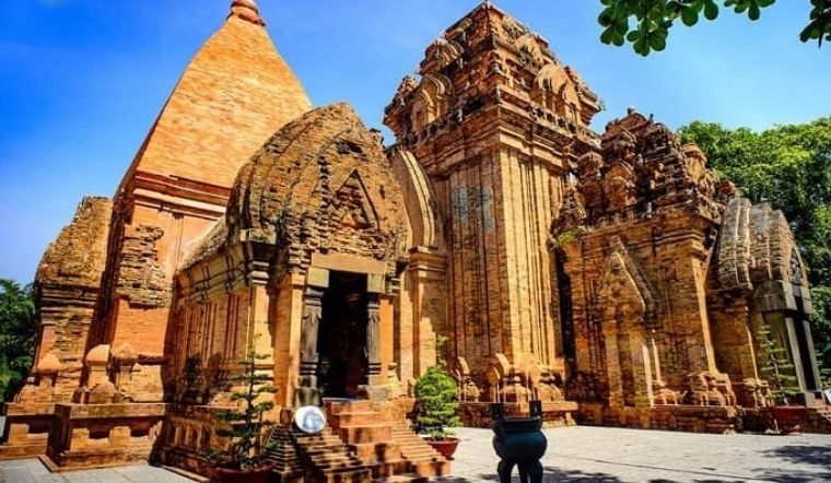 Khám phá tháp bà Ponagar Nha Trang: du lịch văn hoá Chăm Pa