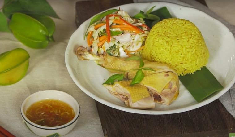 Cách làm cơm gà Hải Nam Singapore ngon mà vô cùng đơn giản