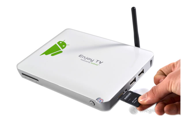 Khe cắm thẻ SD giúp đọc nhanh các hình ảnh, video quay từ máy chụp hình