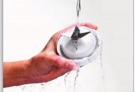 Lưỡi dao thép không gỉ, dễ dàng chùi rửa