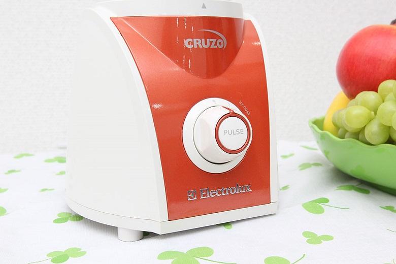 Phần điều khiển được thiết với chỉ một nút bấm Phần điều khiển được thiết với chỉ một nút bấm