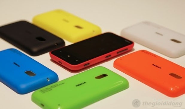 Nokia Lumia 620 bộ vỏ đa sắc màu với lớp polycarbonate