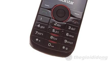 Mobiistar B203 có bàn phím rộng và tiện dụng