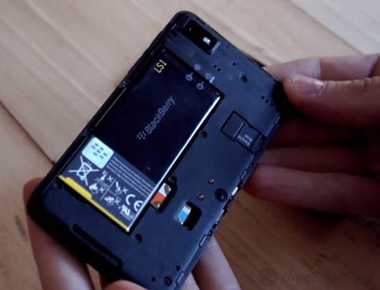Z10 sử dụng Pin Li-ion 1800 mAh Z10 sử dụng Pin Li-ion 1800 mAh