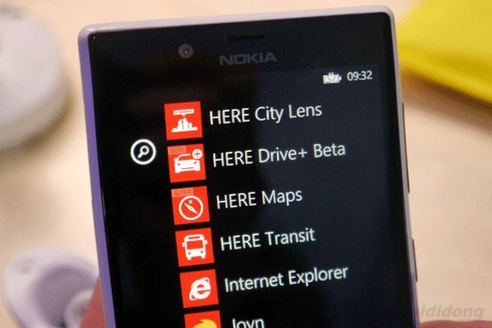 Lumia 720 được cài đặt hệ điều hành Windows Phone 8 với nhiều cải tiến mới