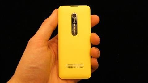 Cần bán đt Nokia 301 màu đen mới nguyên , fullbox