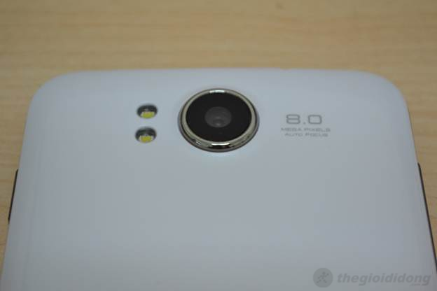 Mobell S98 có camera 8MP BSI Autofocus cùng đèn Flash LED kép Mobell S98 có camera 8MP BSI Autofocus cùng đèn Flash LED kép