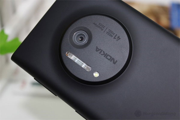 Cụm camera tạo điểm nhấn nổi bật cho mặt sau của Nokia Lumia 1020