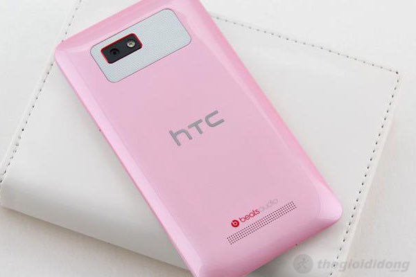 Tươi tắn, trẻ trung với bộ vỏ màu hồng của HTC Desire L
