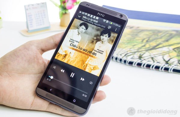 HTC Desire 700 có thiết kế đẹp với khung vỏ nhựa