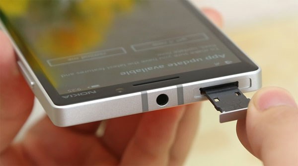 Nokia Lumia 930 thiết kế viền kim loại