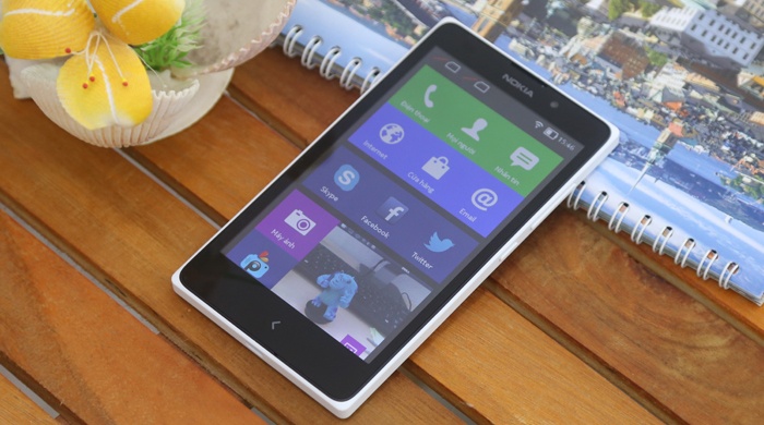 Nokia-XL-trang-1.jpg