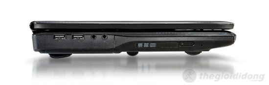 Cạnh trái của MSI CR460 003XVN có ổ DVD, jack 3.5 mm mic/audio, 2xUSB2.0