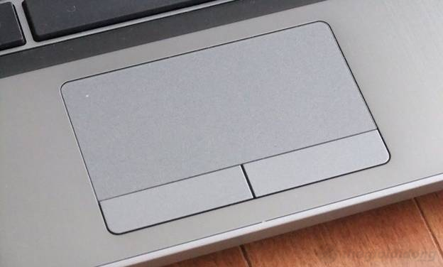 Cận  cảnh touchpad