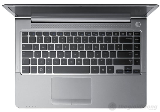 Bàn phím chiclet của Samsung 530U4B đẹp và nổi bật, đi kèm touchpad rộng rãi