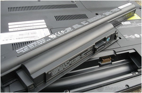 Sony Vaio EH35EGẢnh thực tế của pin theo máy