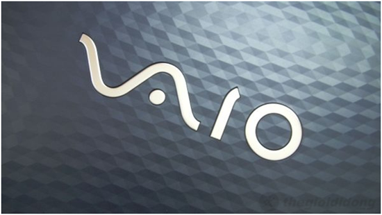 Sony Vaio EH35EG với các hoa văn khắc rất độc đáo