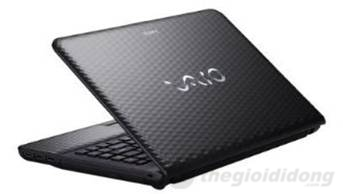 Cạnh trái là 3 cổng USB cùng với đầu DVD