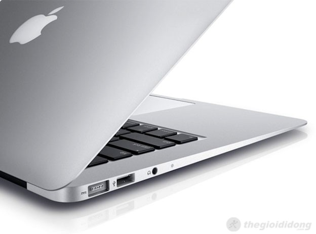 Macbook Air có cạnh trái gồm cổng sạc MagSafe 2 và cổng USB, jack cắm tai nghe 3.5mm và lỗ micro