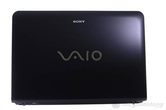 Mặt ngoài của Sony Vaio SVE14132CV đen bóng, sang trọng