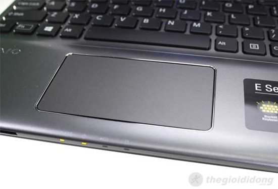 Touchpad của Sony Vaio SVE15138CV được chăm chút khá kỹ