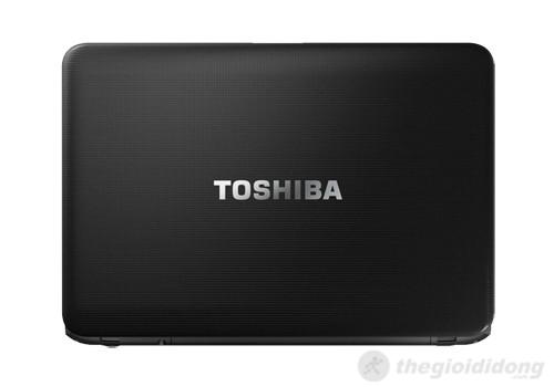 Vỏ máy của Toshiba Satellite C800 được trang trí bằng họa tiết caro liti, nhưng dễ bám vân tay