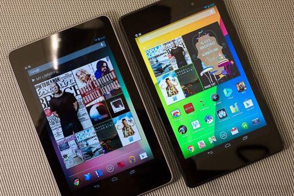 Nexus 7 2013 (phải) hiển thị hình ảnh có phần trung thực hơn phiên bản 2012 (trái)