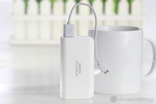 Kích thước của pin sạc dự phòng Romoss 5200mAh nhỏ gọn, tiện dụng