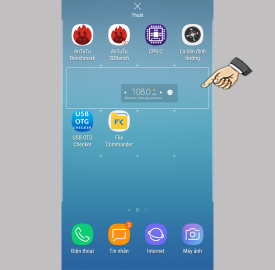 Bước 4: Kéo widget yêu thích ra ngoài.