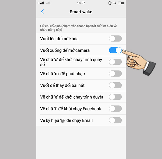 Bước 3: Bật xuốt xuống mở camera.