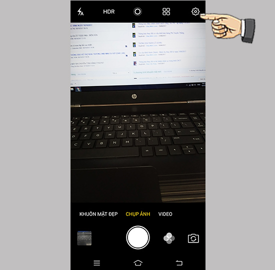 Bước 2: Chọn biểu tượng cài đặt.