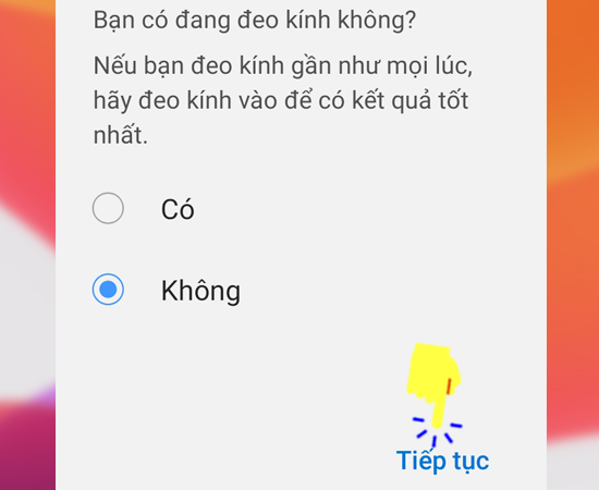 Bước 4: Cuối cùng bạn chọn đeo kính hay không và bấm Tiếp tục để tiến hành quét khuôn mặt.