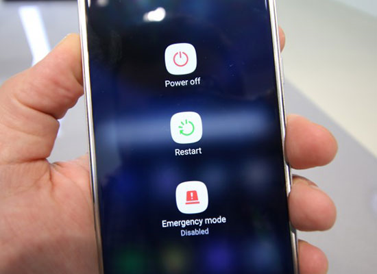 Khởi động lại điện thoại