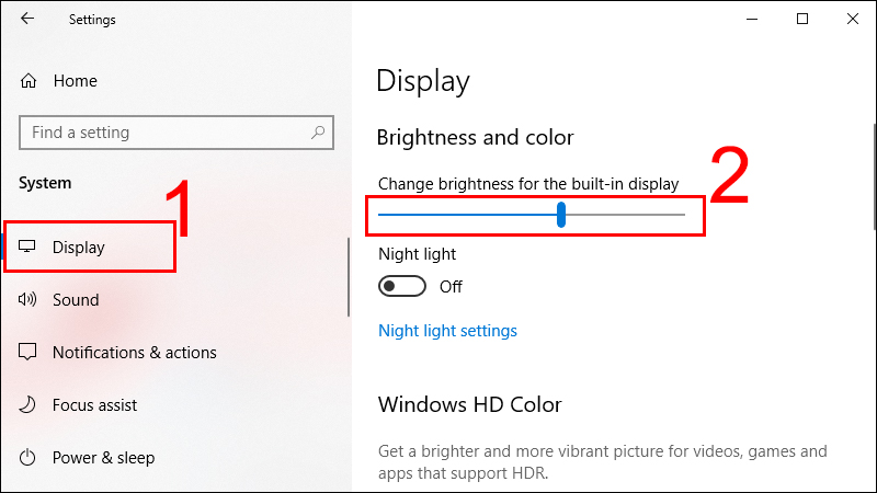  Chọn Display và trượt Change brightness for the built-in display để điều chỉnh độ sáng