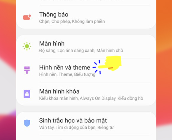 Bước 2: Tiếp theo bạn hãy chọn Hình nền và theme.