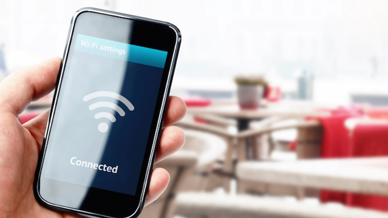 Sử dụng một thiết bị khác kết nối WiFi để xác định lỗi WiFi có đến từ mạng hay không