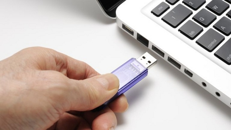 Bạn nên kiểm tra xem USB có bị hư không