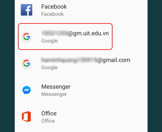 Bước 2: Chọn tài khoản Google muốn xoá.