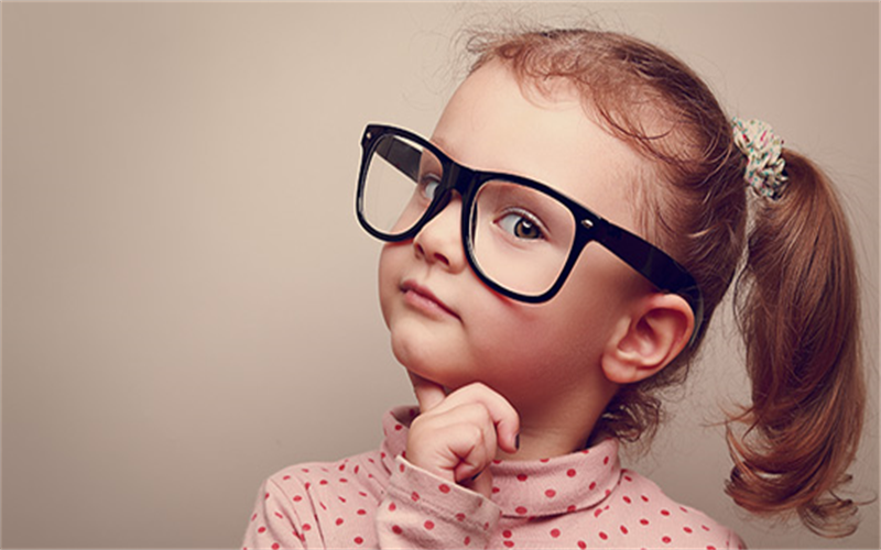 Mắt cận mấy độ thì nên đeo kính