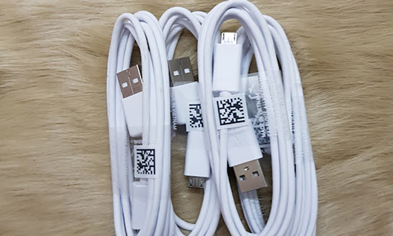 Cáp sạc Samsung thường sỡ hữu các tông chủ đạo là màu trắng - đen