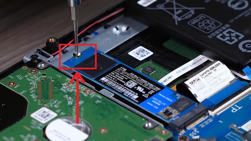 Vặn ốc cố định SSD mới