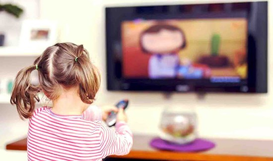 khóa trẻ em ngăn trẻ bấm bậy trên điều khiển