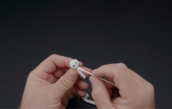 Cách vệ sinh AirPods, EarPods và hộp đựng
