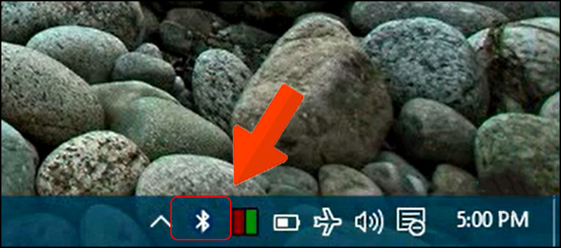 Nhấp chuột phải vào biểu tượng hình Bluetooth trên thanh Taskbar.