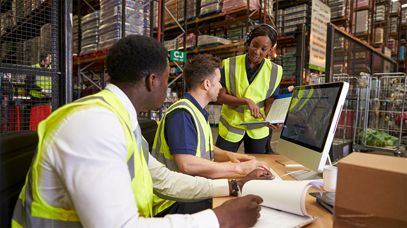 Ngành Logistics có đa dạng vị trí công việc với lương khởi điểm thường từ 6.000.000 đồng/tháng