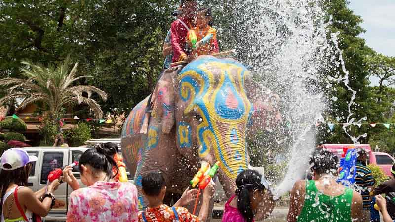 Lễ hội té nước Songkran ở Phuket - Thái Lan
