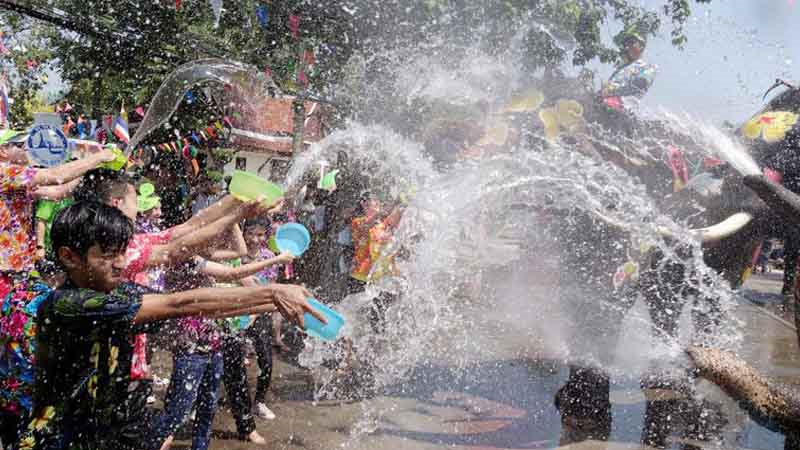 Lễ hội té nước Songkran ở Pattaya - Thái Lan