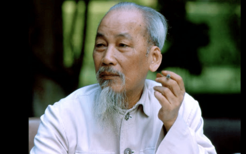 Chủ tịch Hồ Chí Minh vĩ đại sống mãi trong sự nghiệp của chúng ta